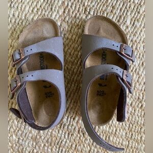 Birkenstock Kids Roma Sandal Size 25 (7-7.5)